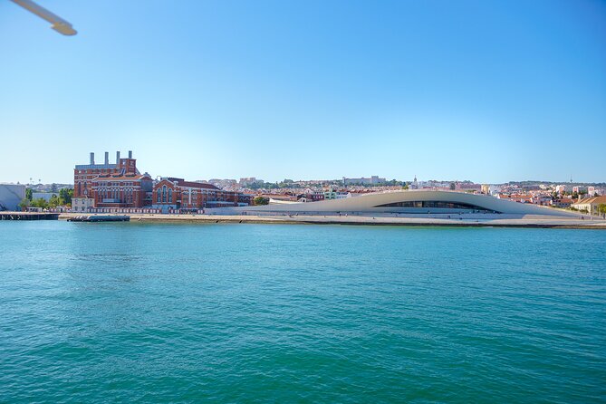 Lisbon River Boat Sightseeing Tour with a Drink - Commentary, phones, and the included drink