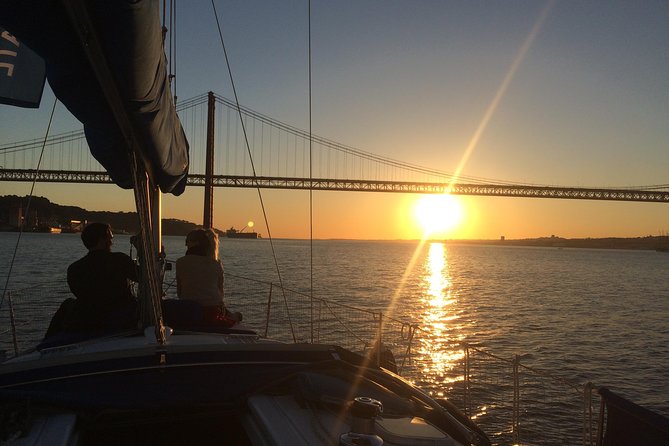 Lisbon River Sunset Sailing Cruise - Why sunset is the right time for a Lisbon boat ride
