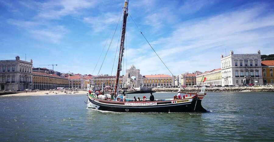 Lisbon: River Tagus Sightseeing Cruise in Traditional Vessel - Key points to know before you board