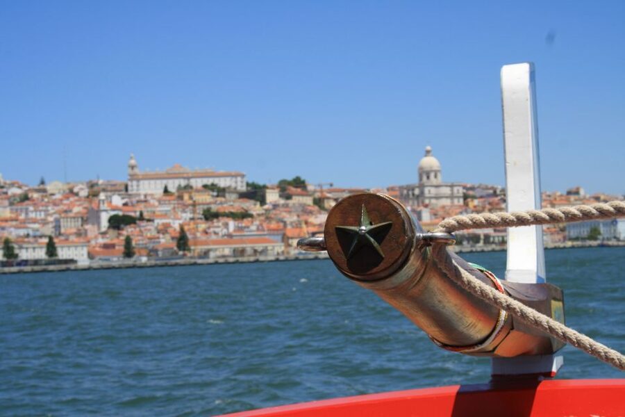 Lisbon: River Tagus Sightseeing Cruise in Traditional Vessel - Commerce Square and the city rebuilt after 1755