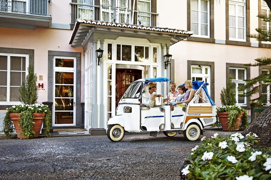 Lisbon's historic old town in a tuk-tuk in German - Graça and the long view from Senhora do Monte