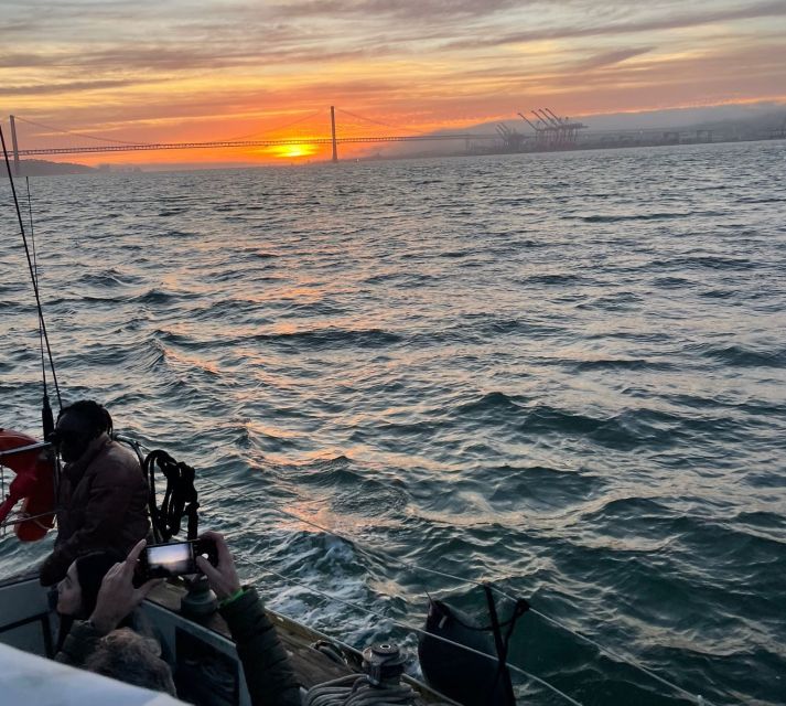 Lisbon: Sailboat Sunset Tour with a Drink - Almada and the south bank