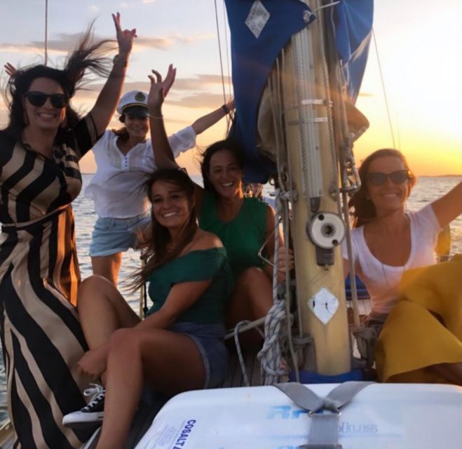 Lisbon: Sailboat Sunset Tour with a Drink - What the small sailboat changes