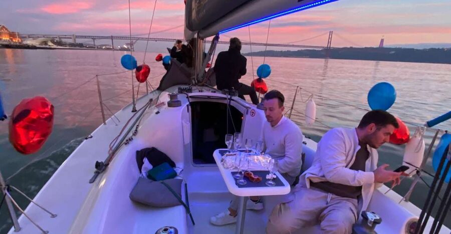 Lisbon: Sailboat Tour w/ Local Guide and Open Bar Green Wine - Key points to know before booking