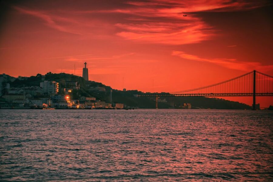 Lisbon: Sailboat Tour w/ Local Guide and Open Bar Green Wine - Sailing toward the Monument to the Discoveries