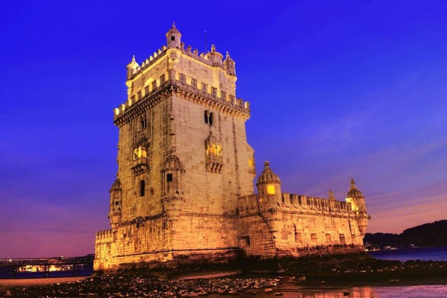 Lisbon: Sailboat Tour w/ Local Guide and Open Bar Green Wine - Commerce Square and the return across the river