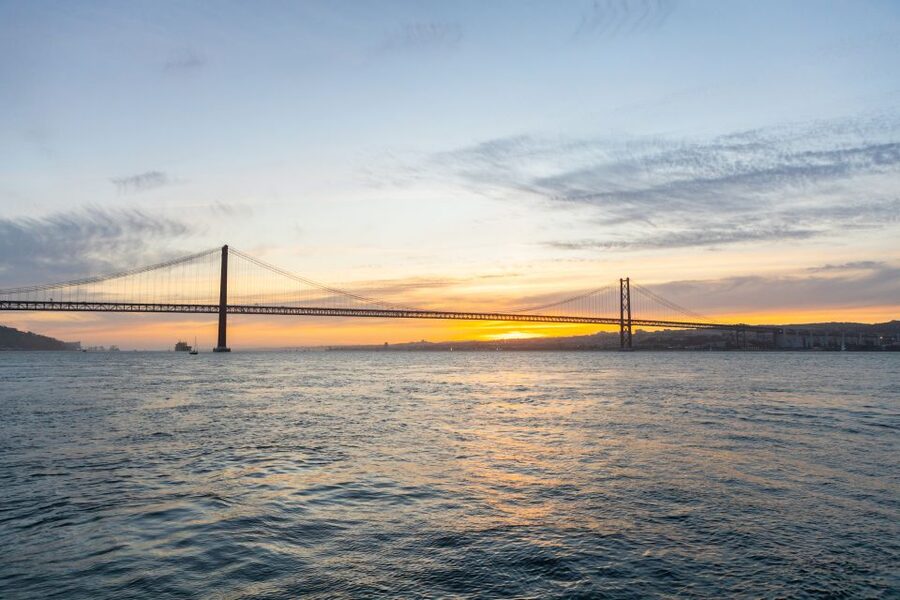Lisbon: Sailing Tour on the Tagus River - Sunset sailing and the changing mood on board