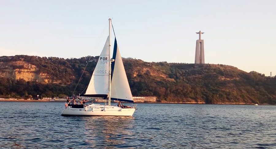 Lisbon: Sailing Tour with Wine and Snacks - Key points to know before booking