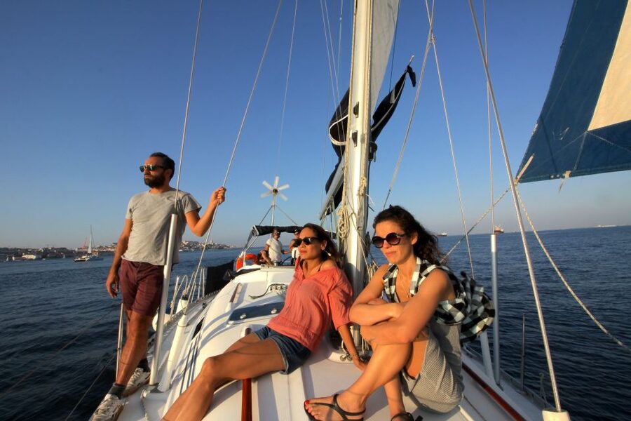 Lisbon: Sailing Tour with Wine and Snacks - Leaving Doca de Alcântara and finding the boat