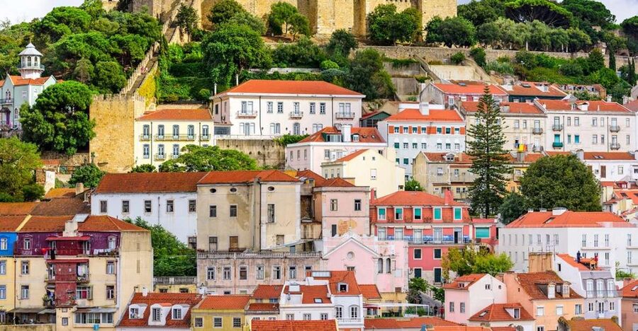 Lisbon: Saint George's Castle Entry Ticket and Guided Visit - Meeting at Castelo and getting started