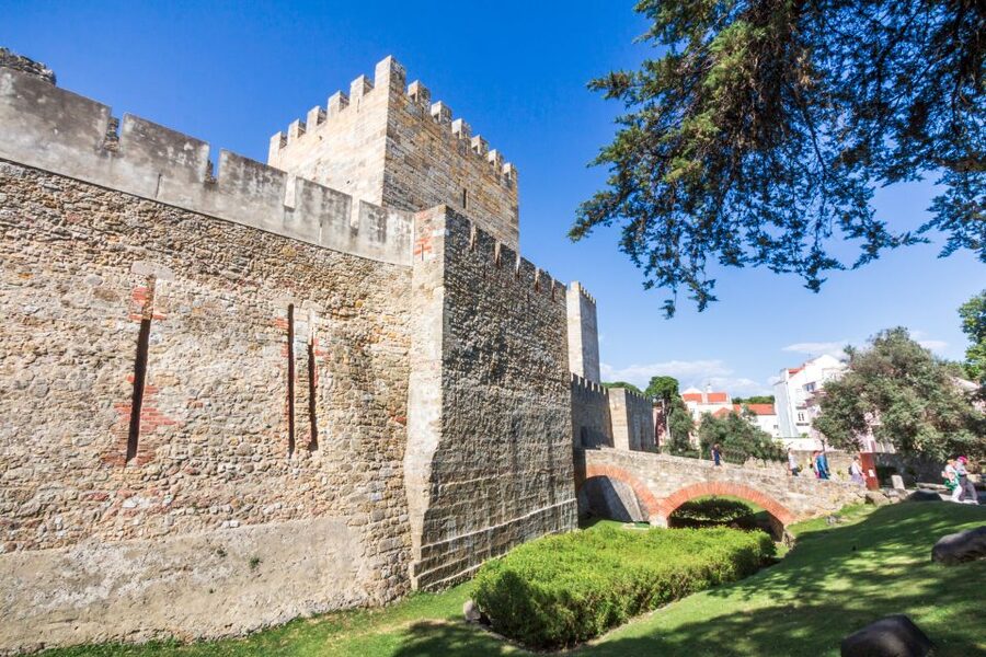 Lisbon: Sao Jorge Castle Skip-the-Line Ticket with Guide - Why São Jorge Castle makes a good first stop