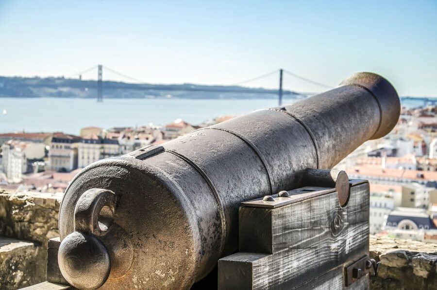 Lisbon: Sao Jorge Castle Skip-the-Line Ticket with Guide - The short introduction, and when it becomes a full tour