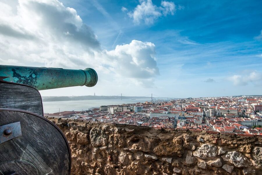 Lisbon: Sao Jorge Castle Skip-the-Line Ticket with Guide - Finding the meeting point on Rua de Santa Cruz do Castelo