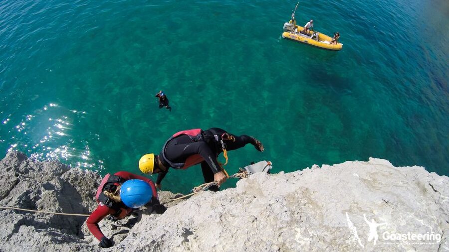 Lisbon: Sesimbra/Arrábida Natural Park Coasteering Adventure - Cliff jumps from 3 to 8 meters