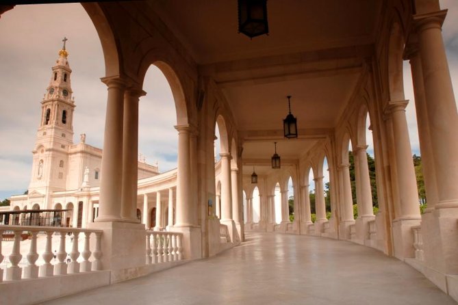 Lisbon: Shrine of Fátima Half Day Tour - Arriving at the Sanctuary of Fátima