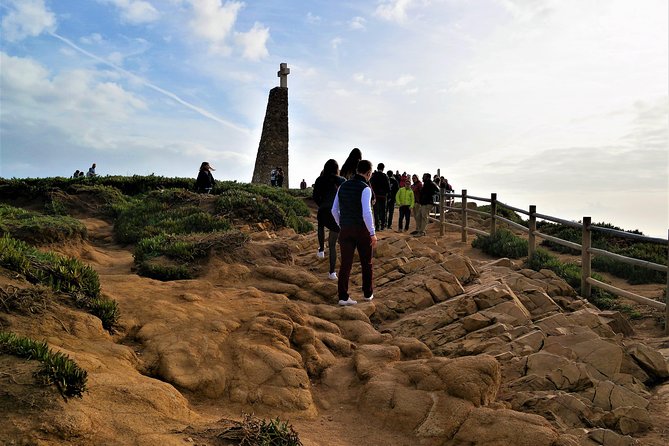 Lisbon: Sintra, Pena, Cabo da Roca Coast & Cascais Tour - Cascais: one hour for a coastal town