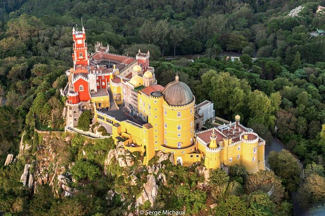 Lisbon: Sintra, Pena, Cabo da Roca Coast & Cascais Tour - What the guides add to the experience