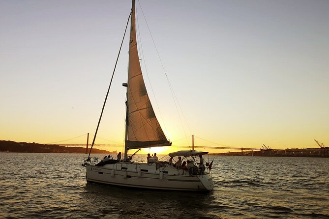 Lisbon Small Group 2h Sunset Sailing- Live Commentary & a Drink - The Discoveries Monument and Belém Tower