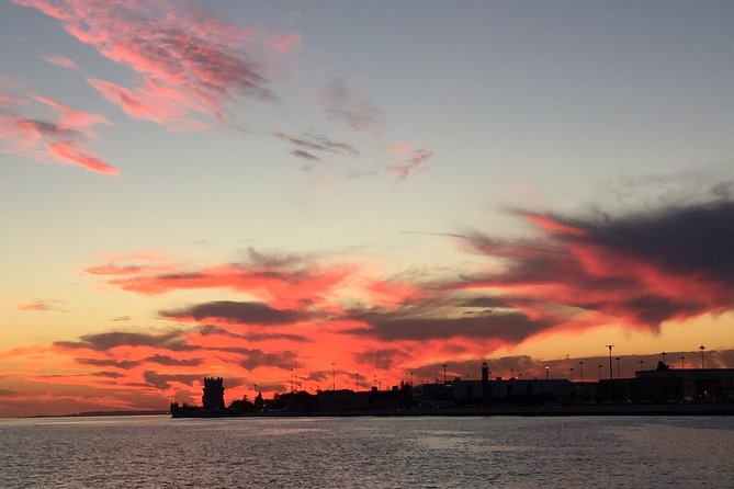 Lisbon Small Group 2h Sunset Sailing- Live Commentary & a Drink - Cristo Rei and the 25th of April Bridge