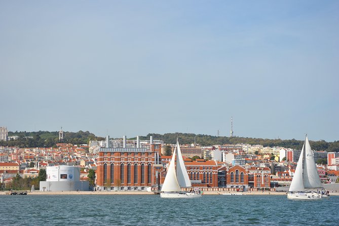 Lisbon Small Group Day Cruise with Historic Commentary & a Drink - What the small group changes