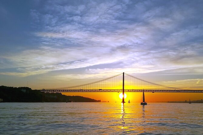 Lisbon Small Group Sunset Sailing 2h Cruise with Drinks Included - Quick reasons to consider this Lisbon sail