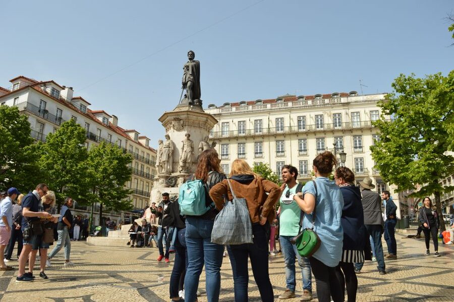 Lisbon: Starter Walking Tour to the highlights in German - Meeting at Rossio Square’s North Fountain