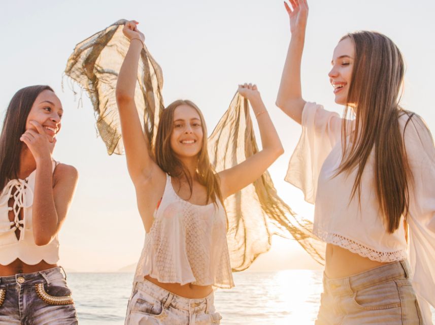 Lisbon: Sunset Boat Party Cruise with DJ and Open Bar - Boat size, comfort, and changing conditions