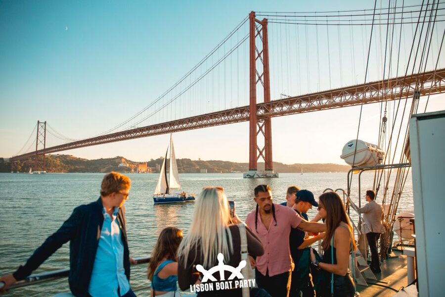 Lisbon: Sunset Boat Party with 2 Drinks and Free Club Entry - The two included drinks and onboard spending