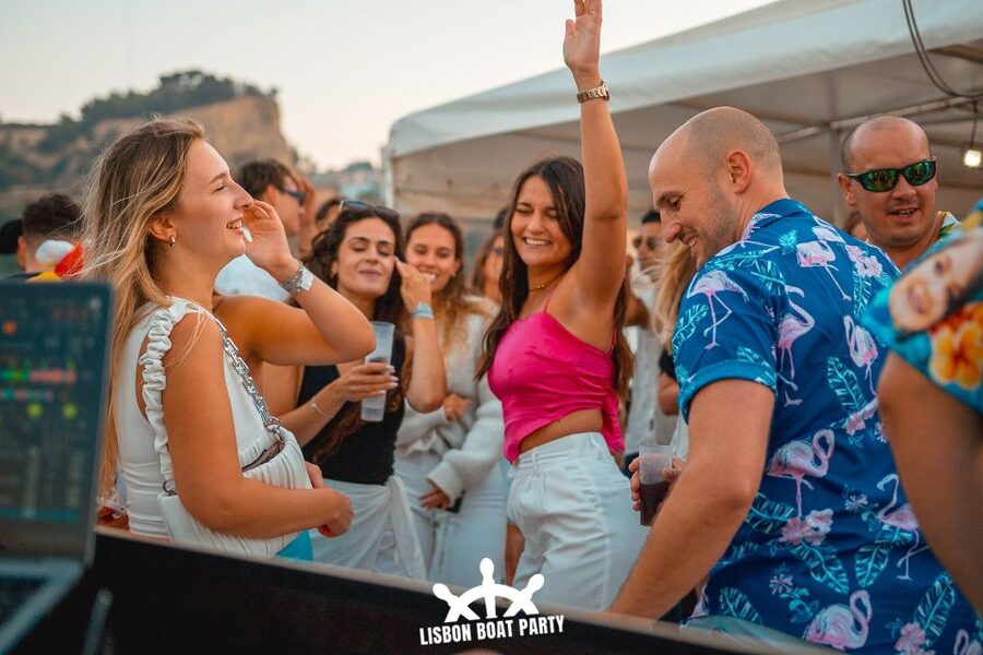 Lisbon: Sunset Boat Party with 2 Drinks and Free Club Entry - Who will enjoy this, and who should skip it