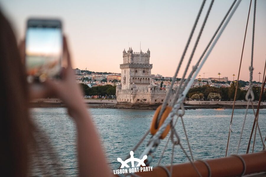 Lisbon: Sunset Boat Party with 2 Drinks and Free Club Entry - Finding the Principe Perfeito at Cais da Rocha do Conde de Obidos