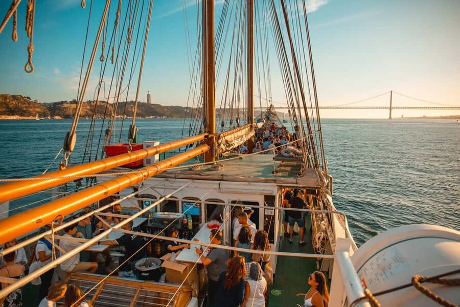 Lisbon: Sunset Boat Party with Live DJ and Night Club Entry - Belém and the Tagus at sunset