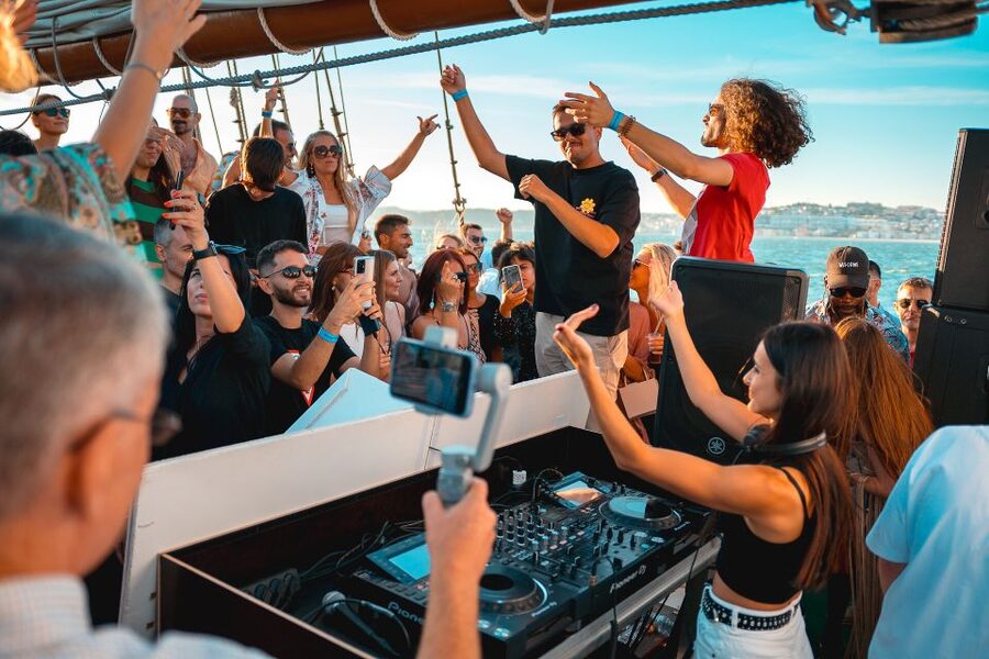 Lisbon: Sunset Boat Party with Live DJ and Night Club Entry - From sunset cruise to club entry