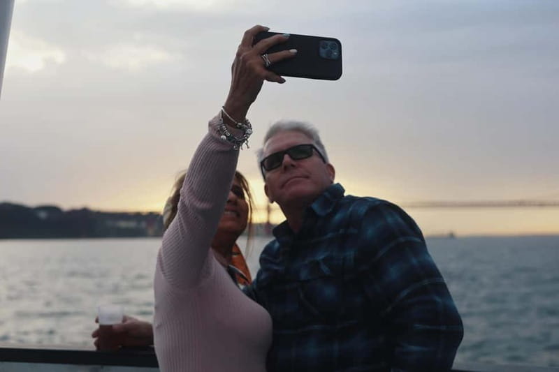 Lisbon: Sunset Boat Tour with Music and Drinks - Practical tips for a better evening