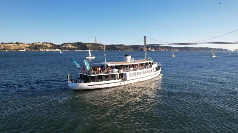 Lisbon: Sunset Boat Tour with Music and Drinks - Meeting the boat near Rocha Conde de Óbidos