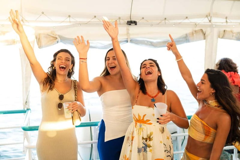 Lisbon: Sunset Boat Tour with Music and Drinks - Christ the King and the 25 de Abril Bridge