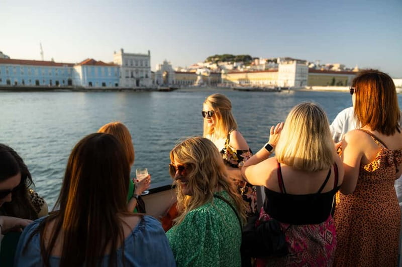 Lisbon: Sunset Boat Tour with Music and Drinks - Sunset, music, and the welcome drink