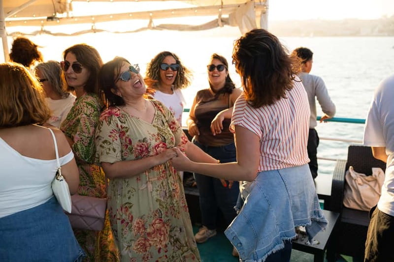 Lisbon: Sunset Boat Tour with Music and Drinks - Is $22 good value?