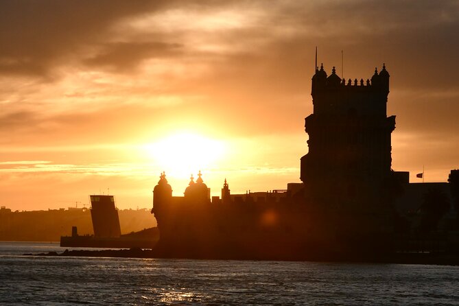 Lisbon: Sunset Catamaran Boat Tour with Music and Drinks - Finding Your Best Seat on the Catamaran