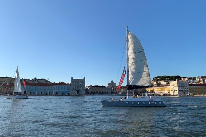 Lisbon Sunset Catamaran Cruise on the Tagus River - Commentary: scenic sailing or guided tour?