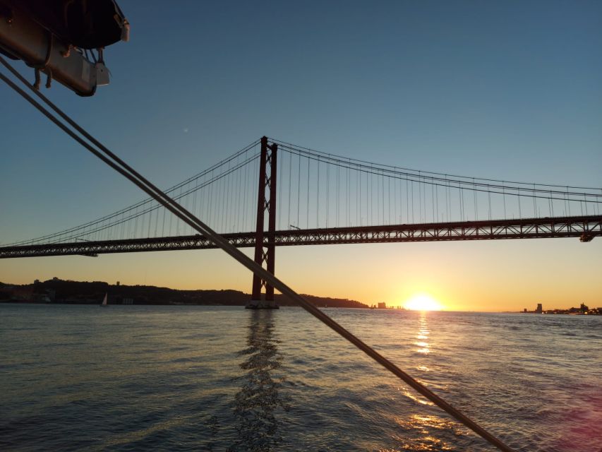 Lisbon: Sunset Catamaran Cruise with Drinks - MAAT, the Electricity Museum, and Belém Tower