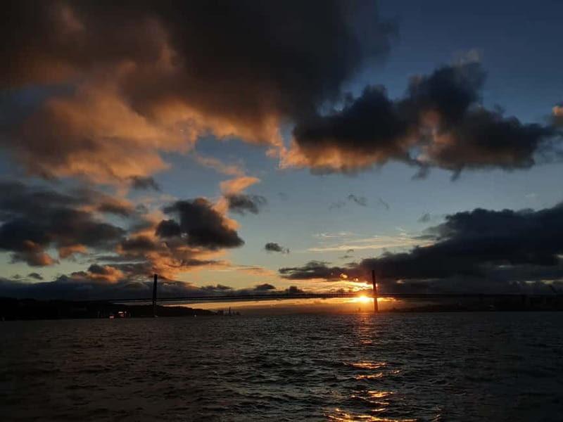 Lisbon: Sunset Catamaran Cruise with Drinks - The Champalimaud Foundation and the ride back