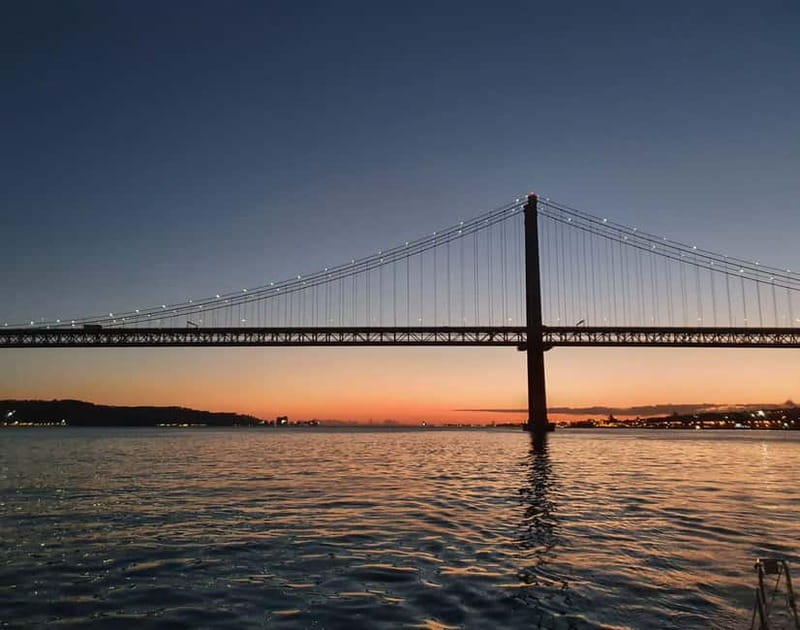 Lisbon: Sunset Catamaran Cruise with Drinks - What the included drink really adds