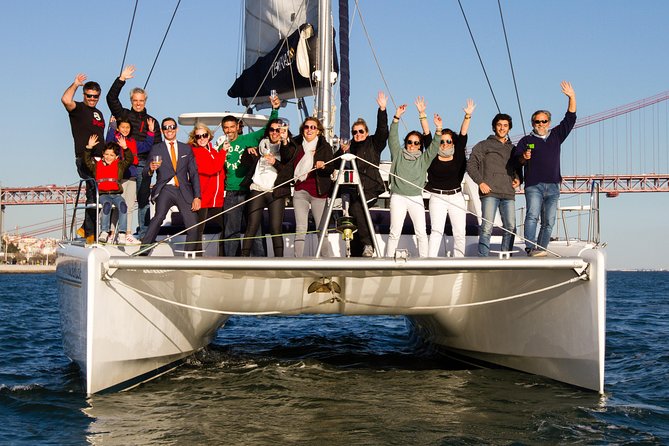 Lisbon: Sunset Cruise With Drinks on Spacious Yacht - The Discoveries Monument and the 25 de Abril Bridge