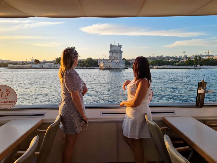 Lisbon: Sunset Cruise with Welcome Drink and Snacks - The sunset viewpoint and the return past Christ the King