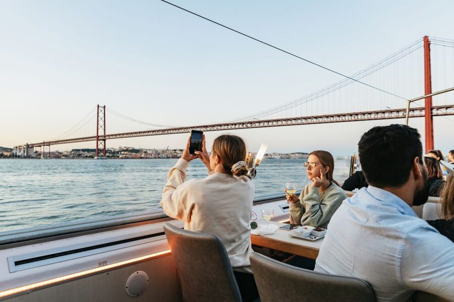 Lisbon: Sunset Cruise with Welcome Drink and Snacks - Praça do Comércio and Lisbon’s central waterfront