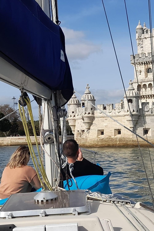 Lisbon: "Sunset" & "Day Tours" by boat, with drink and music - Key points to know before you book