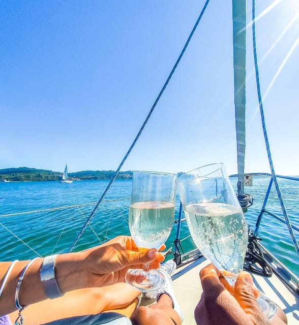 Lisbon: "Sunset" & "Day Tours" by boat, with drink and music - Why seeing Lisbon from the Tagus works so well