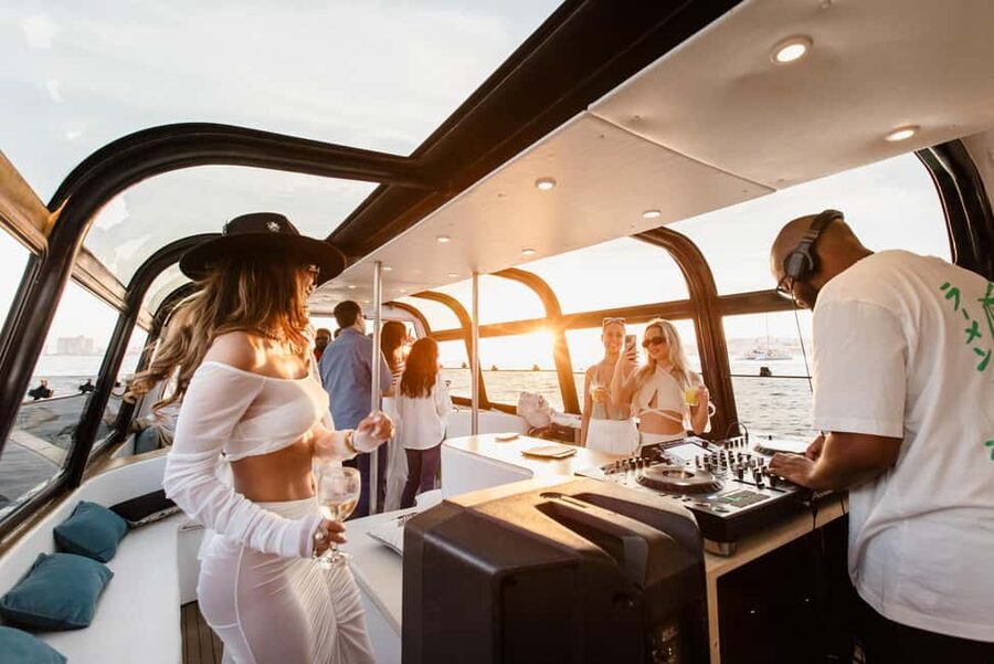 Lisbon: Sunset/Night Boat Party with Open Bar, Snacks & DJ - Meeting at Doca de Santo Amaro