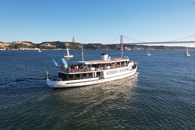 Lisbon: Sunset on board with music & drinks - What this Lisbon sunset cruise is really about