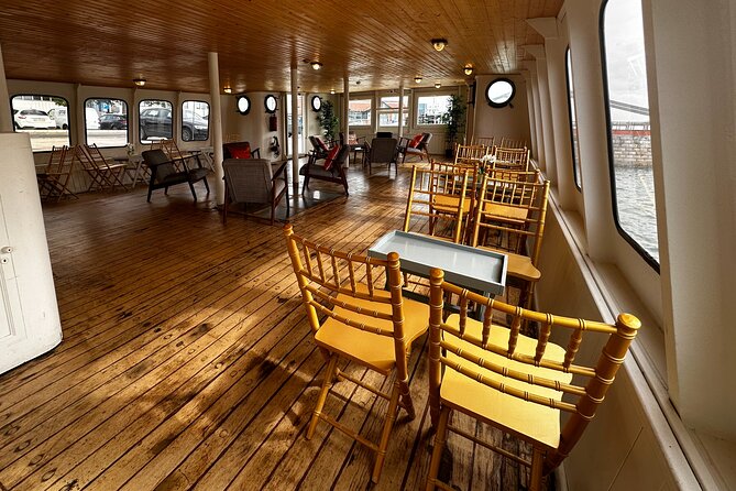 Lisbon: Sunset on board with music & drinks - Sunset timing and weather concerns